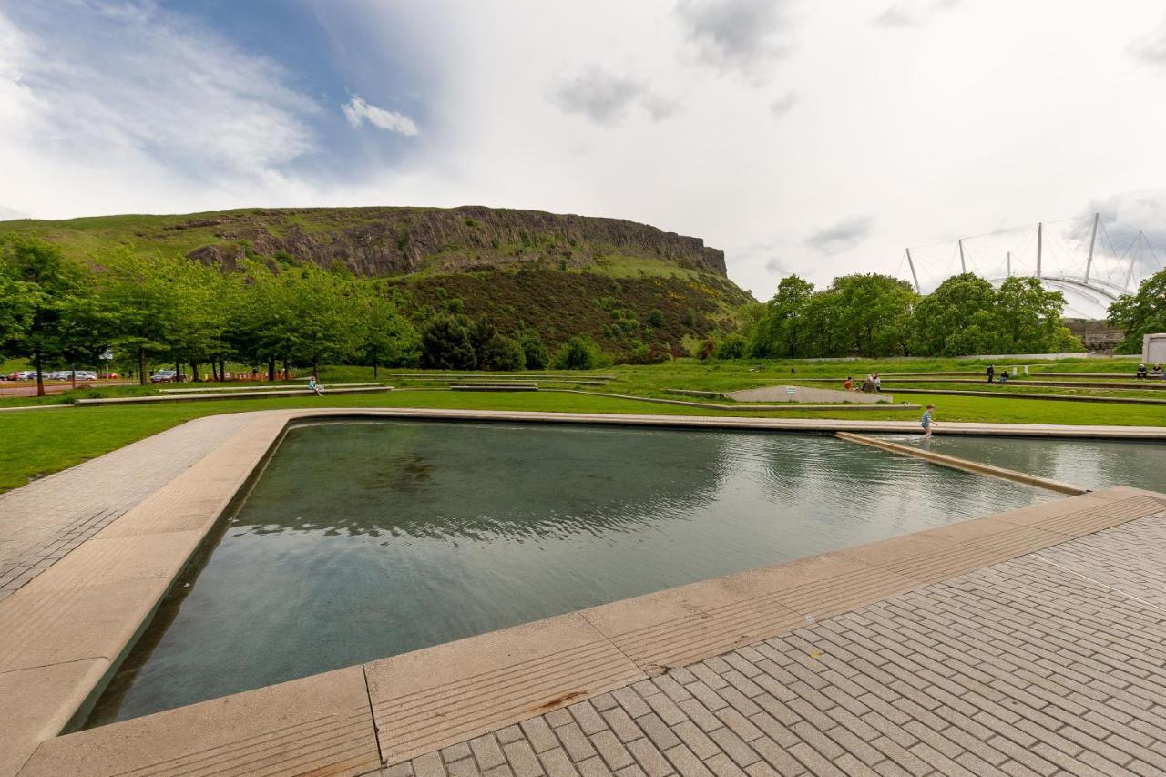 Stunning 1 Bed At Holyrood Palace & Arthurs Seat Edinburgh Bagian luar foto